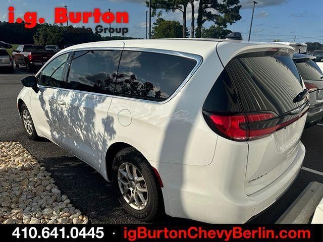 2025 Chrysler Pacifica Select