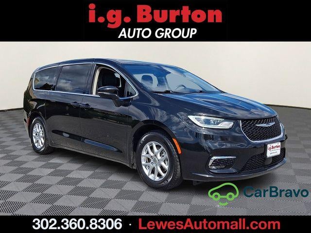2023 Chrysler Pacifica Touring L's photo