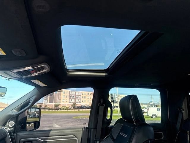 2024 RAM 3500 Laramie Crew Cab 4x4 8' Box