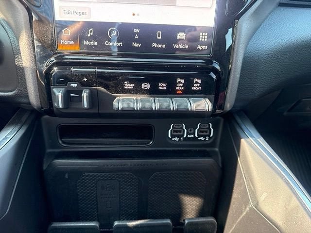 2024 RAM 3500 Laramie Crew Cab 4x4 8' Box