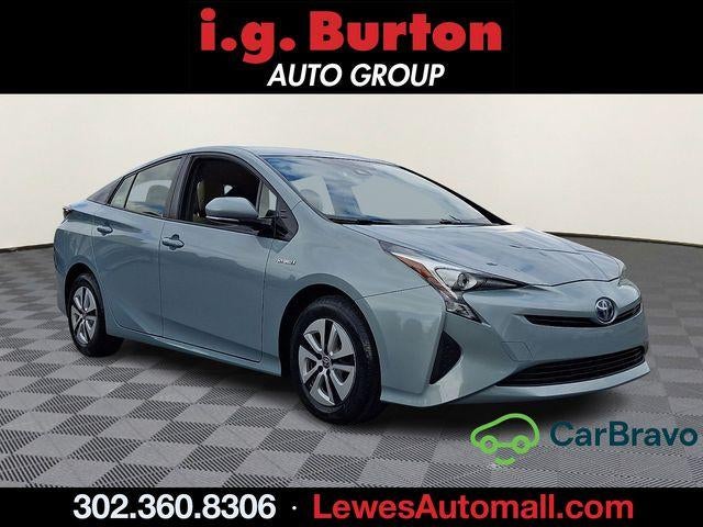 2017 Toyota Prius Three's photo