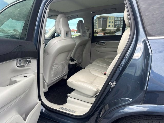 2020 Volvo XC90 T6 Momentum 7 Passenger