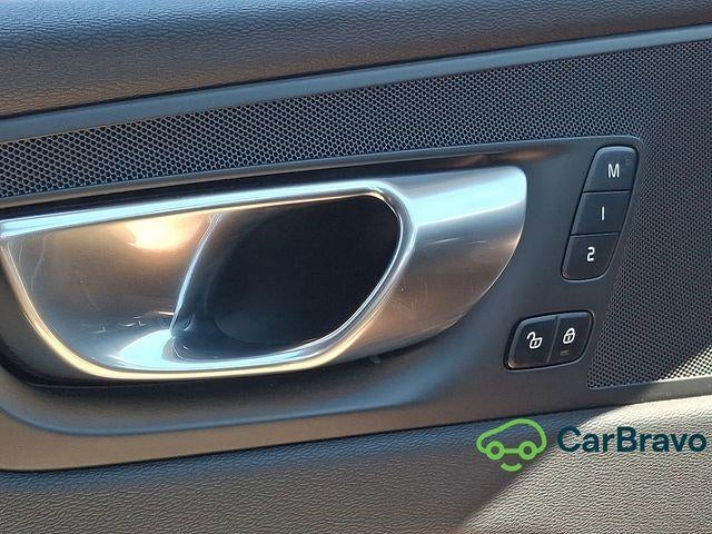 2023 Volvo XC60 B5 Plus Dark Theme