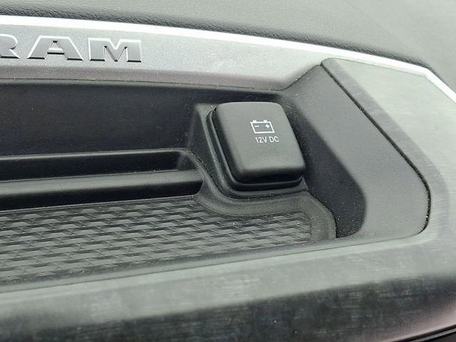2020 RAM 1500 Big Horn Crew Cab 4x4 5'7" Box